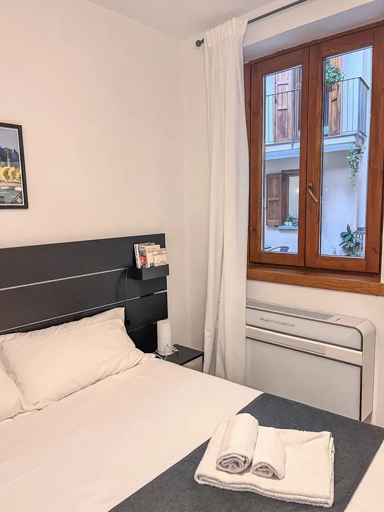 Sotto la finestra, accanto al letto — installazione reale Silent